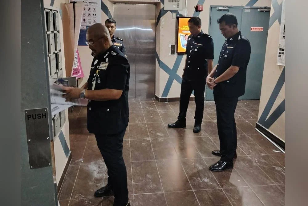 Pasukan polis tiba di lokasi kira-kira jam 8.15 malam dan proses tinjauan berlangsung selama hampir satu jam.