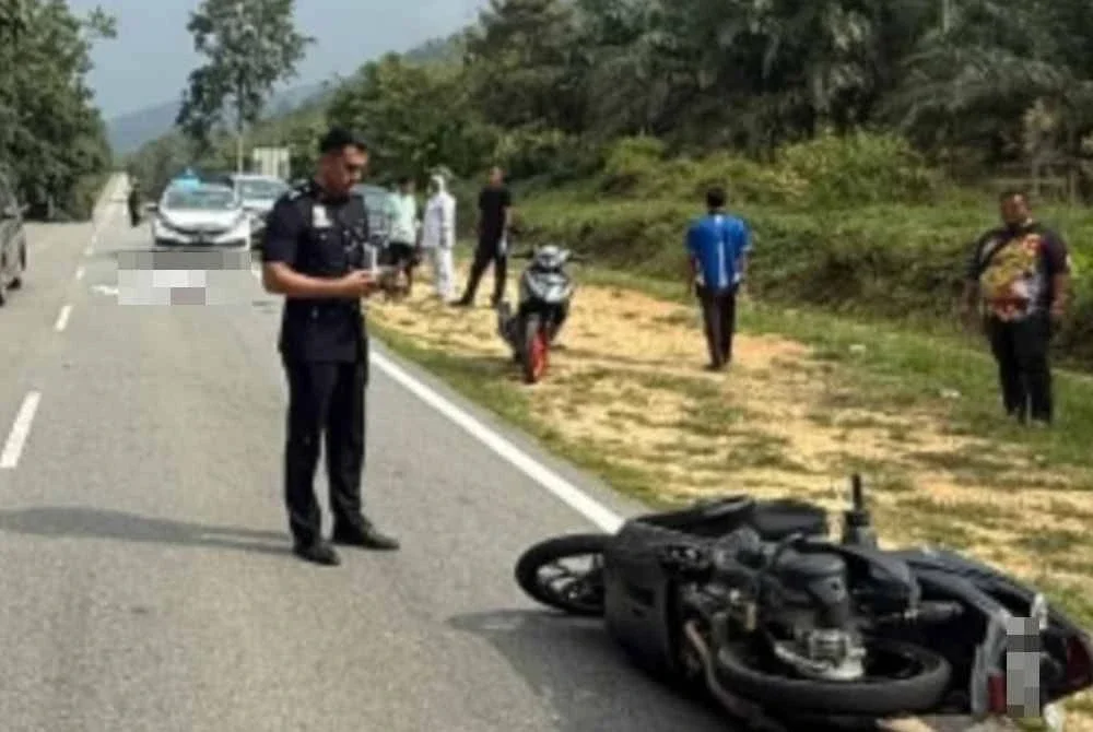 Seorang lelaki maut selepas motosikal yang ditunggangnya dipercayai terbabas dalam kemalangan berlaku di Kilometer 27 Jalan Bahau-Kemayan, di sini, petang Khamis.