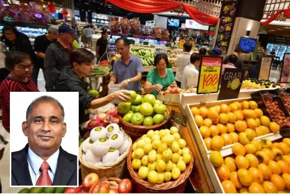 Kerajaan perlu memastikan bekalan buah-buahan tersebut mencukupi di pasaran bagi mengelak sebarang manipulasi harga oleh pihak tertentu. (Gambar kecil: Marimuthu)