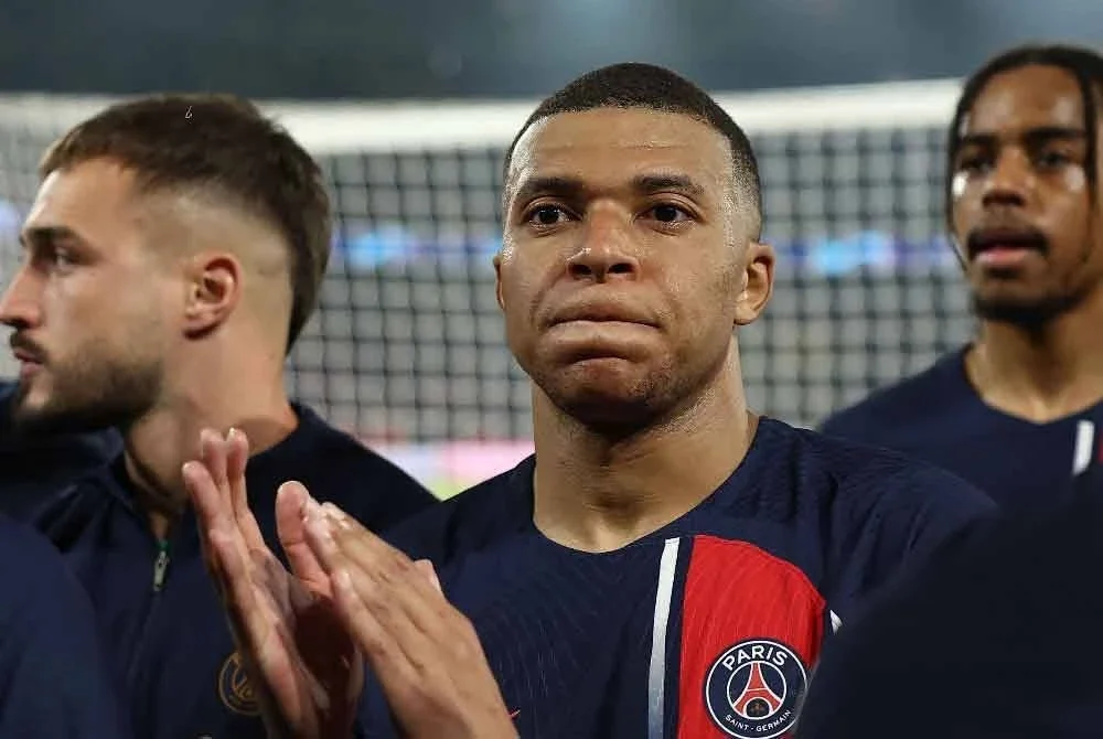 Mbappe (tengah) menuduh bekas kelabnya, PSG melakukan 'gangguan moral' terhadapnya. Foto AFP