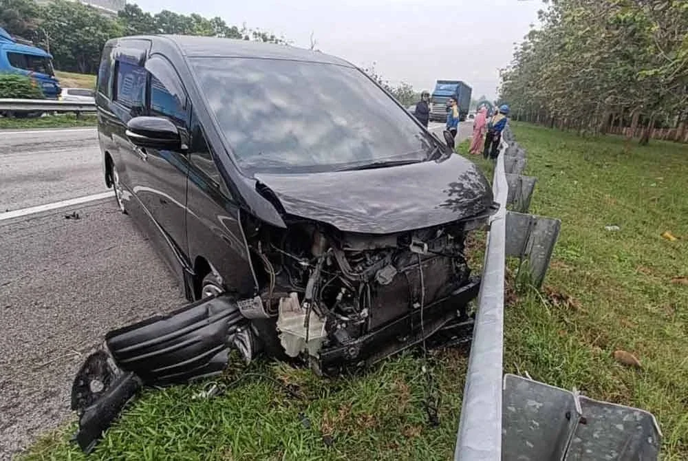 Kemalangan maut yang berlaku di Kilometer 189.1 Lebuhraya Utara-Selatan, arah selatan pada pagi Jumaat.