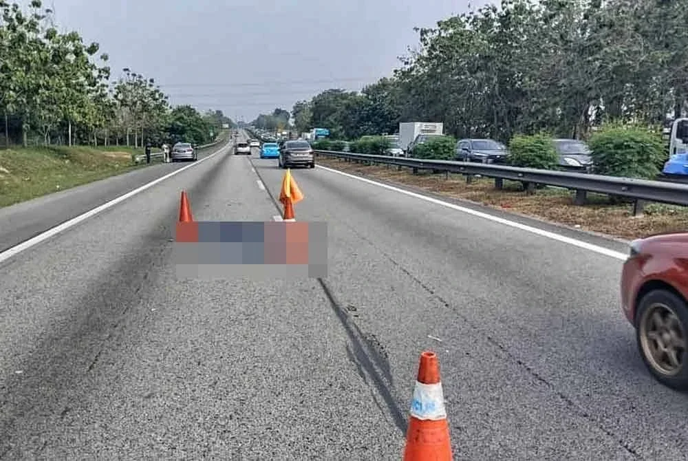 Remaja berusia 13 tahun, Iris Sofea Mohamed Siddiq Khan, maut selepas tercampak keluar dari sebuah kenderaan pelbagai guna (MPV) Toyota Vellfire yang dipercayai mengalami tayar pecah dan terbabas