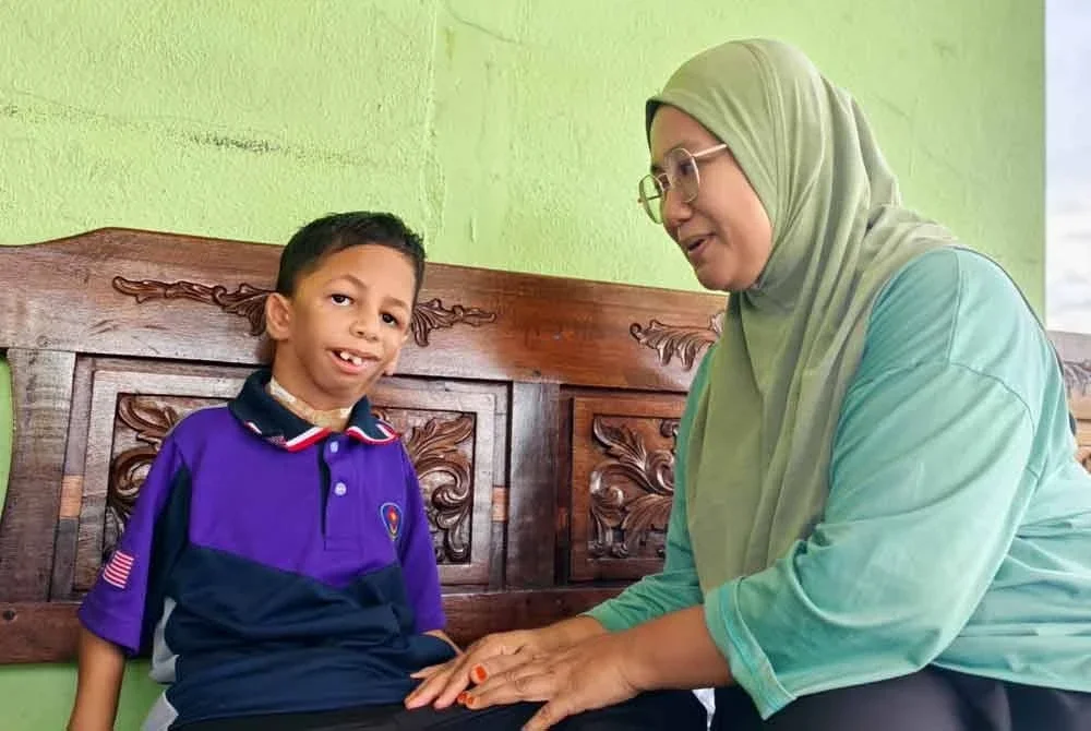 Noorbaizura menyifatkan Adib Rasul seorang anak yang baik.