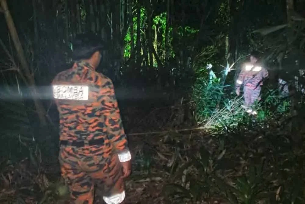 Operasi SAR dilakukan oleh pasukan bomba di sekitar kawasan hutan di Kampung Kiulu Lumat, Membakut.