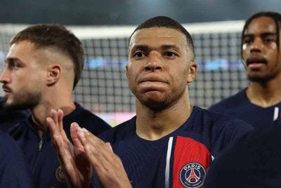 Mbappe (tengah) menuduh bekas kelabnya, PSG melakukan 'gangguan moral' terhadapnya. Foto AFP