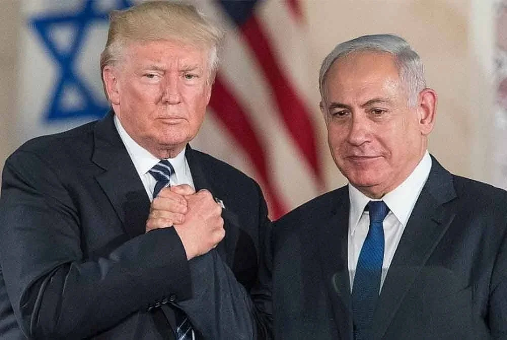 Hubungan Trump (kiri) bersama Netanyahu semakin erat sejak kedua-duanya bersekongkol dalam operasi ketenteraan dilancarkan ke atas Iran. - Foto Agensi
