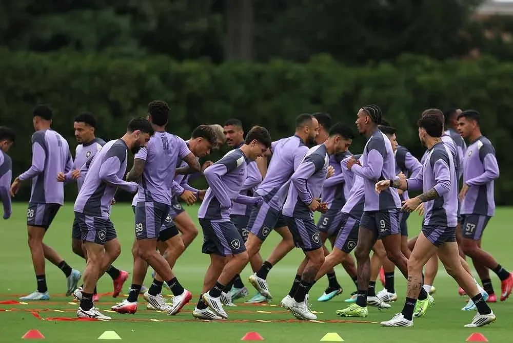 Pemain-pemain Botafogo giat menjalani sesi latihan di Philadelphia Eagles Performance Centre di Philadelphia pada Jumaat. Foto AFP