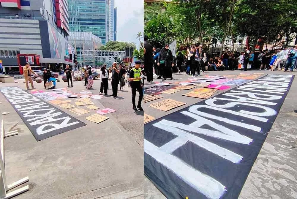 Peserta dilihat mula berkumpul sekitar jam 2 petang di hadapan pusat beli-belah terbabit sebelum bersiap sedia untuk berarak.