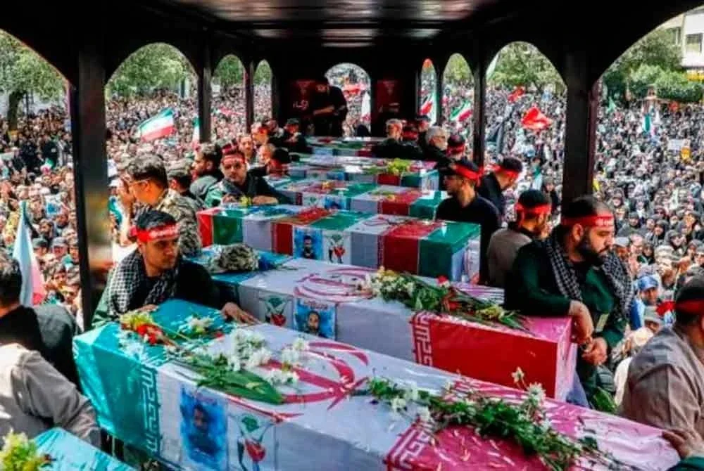 Kerajaan bandar Tehran telah mengarahkan penutupan pejabat awam bagi membolehkan rakyat menghadiri upacara pengebumian. Foto AP