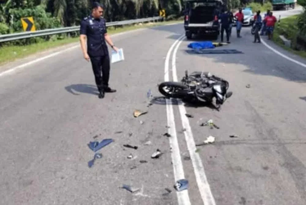 Keadaan di lokasi kejadian di Kilometer 37, Jalan Bahau–Kemayan, di Jempol pada Sabtu.