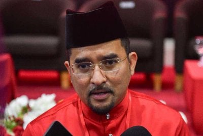 Asyraf Wajdi ditemui pemberita selepas Majlis Perasmian Mesyuarat Perwakilan UMNO Bahagian Rantau Panjang 2025 di Dewan Kolej Kemahiran Tinggi Mara Lubok Jong, malam tadi. Foto Bernama