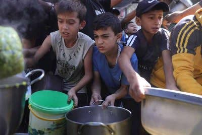 WHO mendedahkan kira-kira 112 kanak-kanak Palestin dimasukkan ke hospital setiap hari di Gaza akibat kekurangan zat makanan yang teruk. Foto AFP