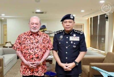 Yang di-Pertuan Agong Sultan Ibrahim hari ini berkenan menerima menghadap Ketua Polis Negara yang baharu Datuk Seri Mohd Khalid Ismail. Foto: FB Sultan Ibrahim Sultan Iskandar.