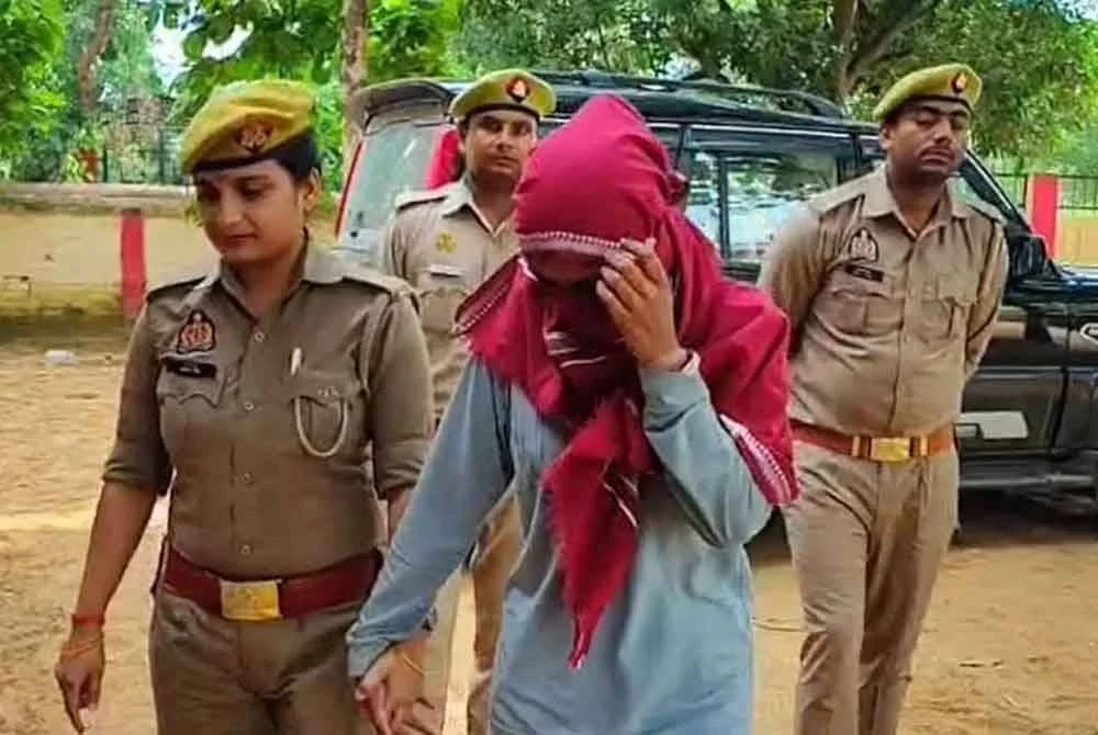 Wanita itu dan rakan-rakannya telah membunuh mangsa dan melarikan diri dengan barang kemas serta wang tunai.