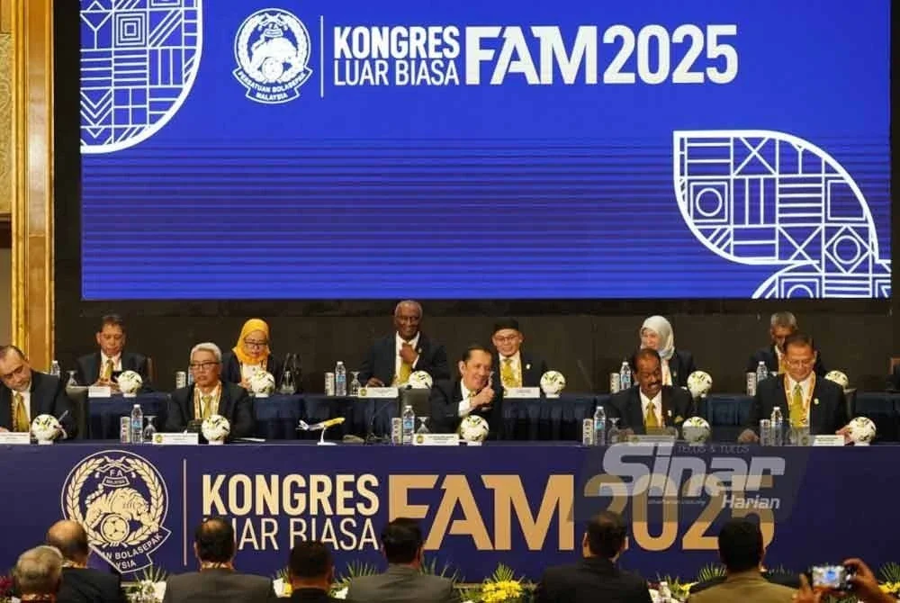 Kongres Luar Biasa FAM meluluskan pelantikan Hamidin sebagai Presiden Kehormat badan induk itu. Foto SINAR HARIAN/Rosli Talib