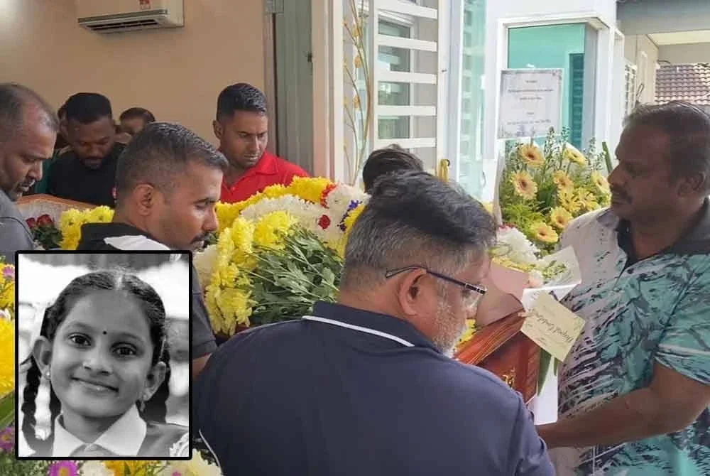 Mayat Vennpani (gambar kecil) tiba di rumah keluarga dekat SP Heights di Sungai Petani kira-kira jam 1 pagi Isnin dan dibawa ke tempat pembakaran di Kampung Serukam lebih kurang 12.30 tengah hari.