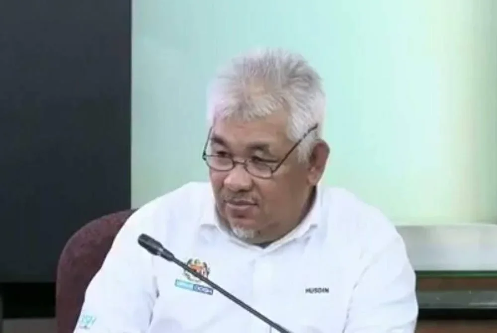 Husdin pada sidang media khas di Wisma Dewan Annexe, Bangunan SUK di sini pada Isnin.