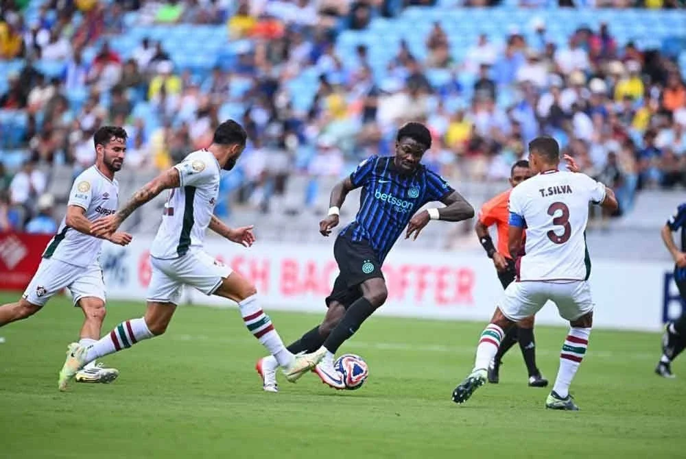 Sebahagian aksi menarik perlawanan Fluminense menentang Inter Milan di Stadium Bank of America, Charlotte. Foto Agensi