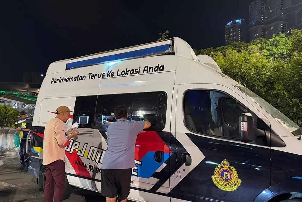 JPJ menyediakan unit bergerak di lokasi penguatkuasaan untuk membolehkan pemilik kenderaan menyelesaikan saman serta-merta dan mengaktifkan VEP sebelum meninggalkan negara ini.