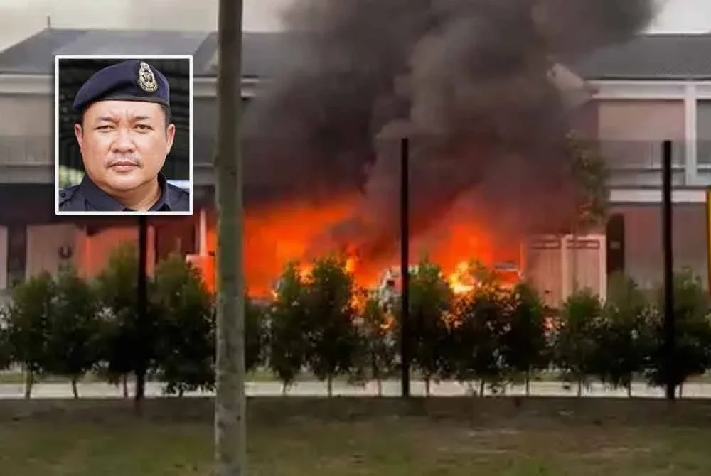 Tangkap layar rakaman video kejadian khianat dengan api di sebuah rumah di Bandar Saujana Putra, Kuala Langat pada Selasa. Gambar kecil: Mohd Akmalrizal