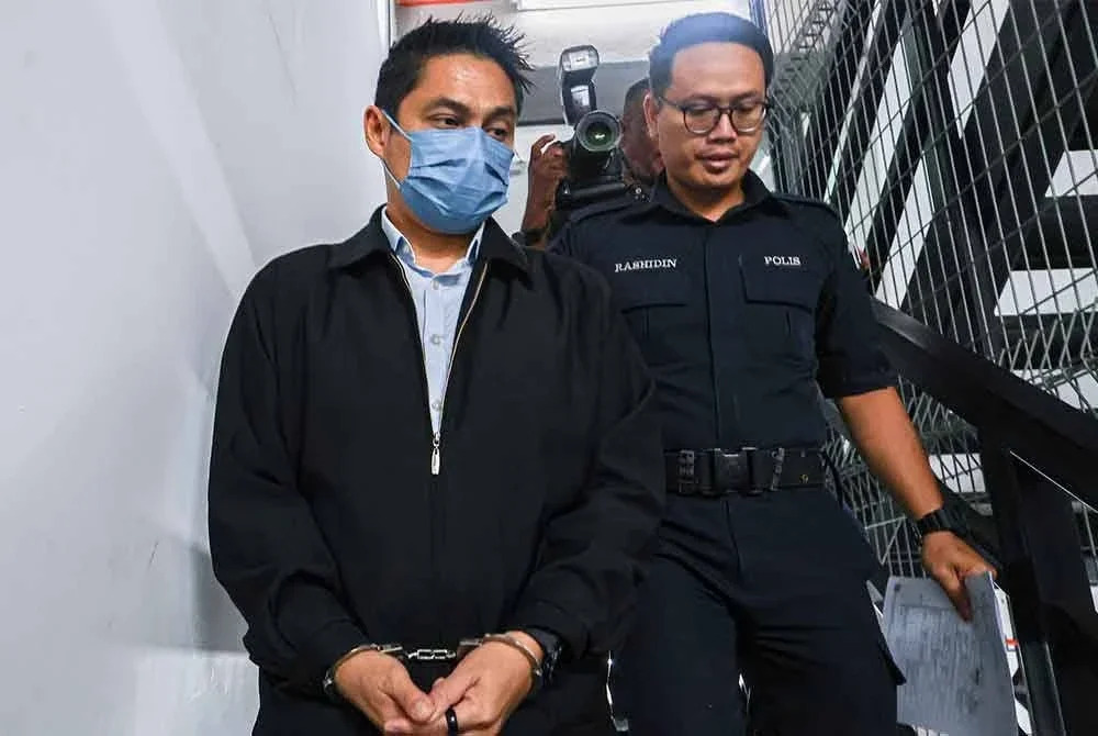 Pengarah Jabatan Bangunan dan Senibina MPAJ mengaku tidak bersalah di Mahkamah Sesyen Ipoh pada Rabu atas dua pertuduhan menerima suapan berjumlah RM30,000, dua tahun lalu.