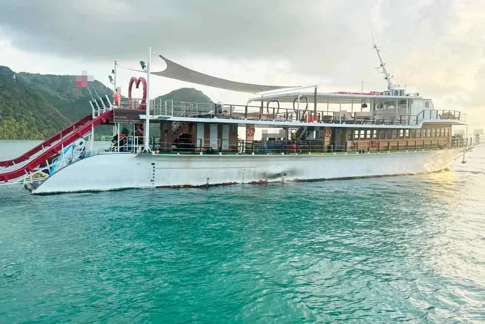 Kapal persiaran membawa 39 penumpang ditahan di kedudukan kira-kira 0.2 batu nautika barat Pulau Lintang Jalan kerana lesen tamat tempoh.