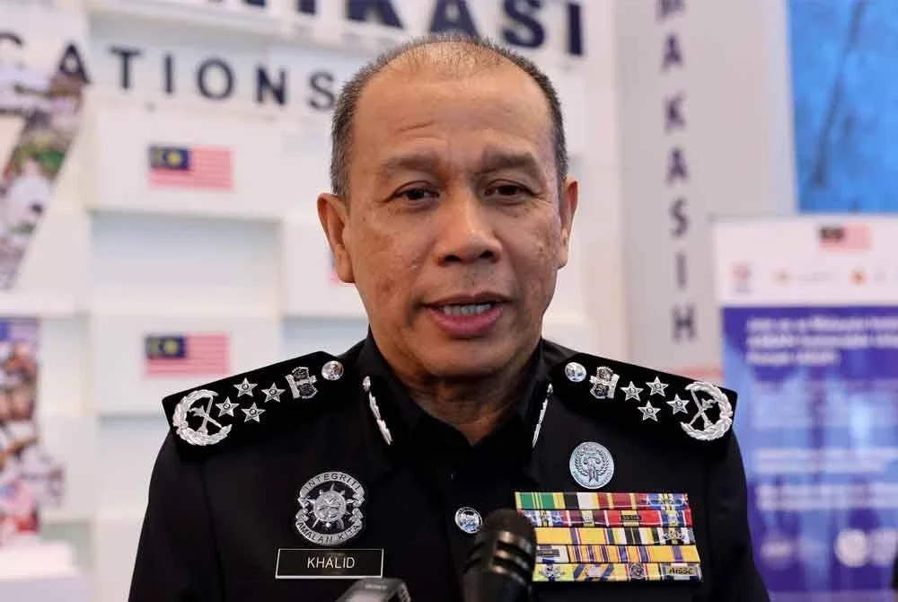 Mohd Khalid ketika ditemui Bernama selepas mengadakan kunjungan hormat ke atas Menteri Komunikasi, Datuk Fahmi Fadzil di Menara Komunikasi pada Rabu. Foto Bernama