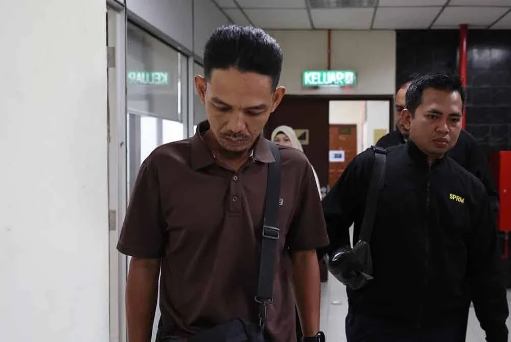 Mohd Khairudin Ali Amran, 40, ketika hadir ke Mahkamah Sesyen Khas Rasuah Butterworth pada Khamis.