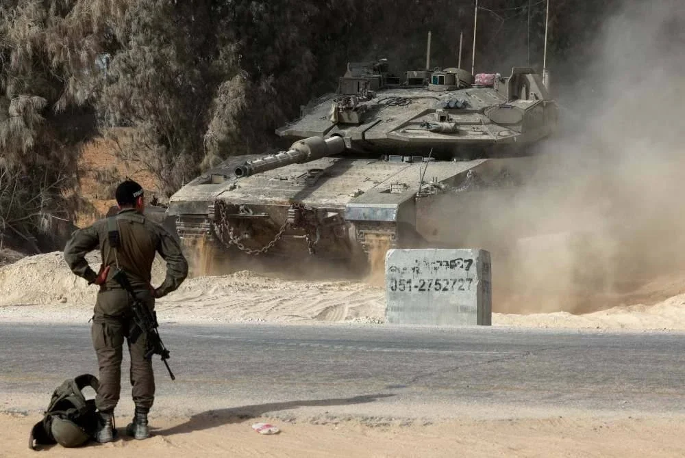 Tentera Israel dikerahkan di satu kedudukan di sempadan Israel dengan Semenanjung Gaza pada 1 Julai 2025. Foto AFP