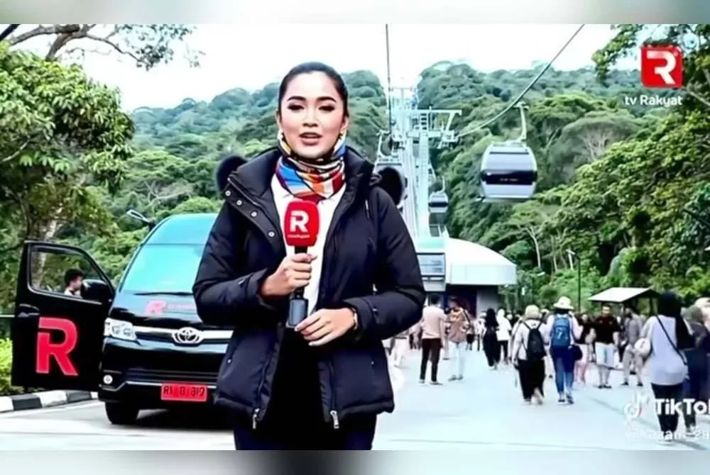 Tangkap layar dari video janaan AI menunjukkan seorang wartawan melaporkan tentang kewujudan perkhidmatan kereta kabel di Baling, Kedah.