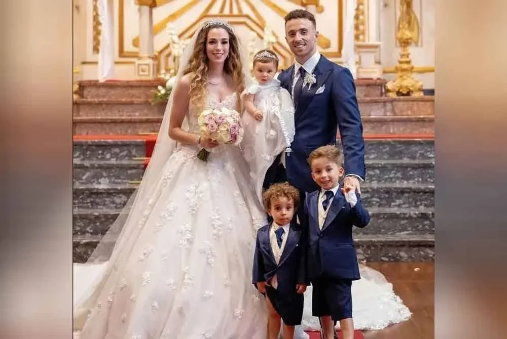 Jota bersama ahli keluarganya pada 22 Jun lalu. Foto Agensi