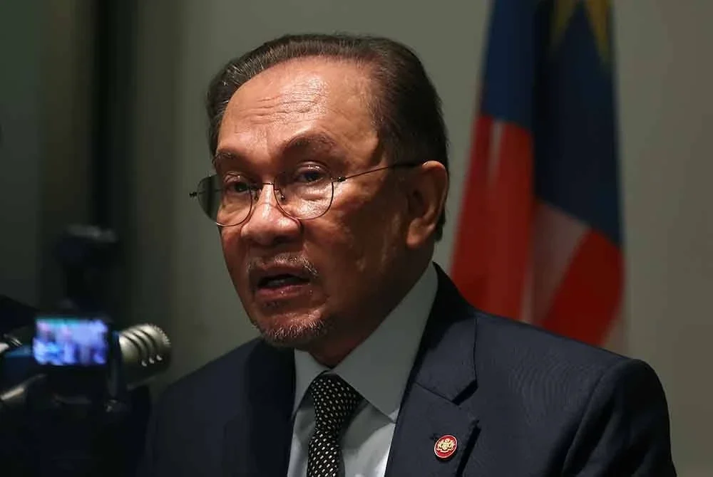 Anwar pada sidang media selepas lawatan tiga hari ke Itali, pada Khamis. Foto Bernama