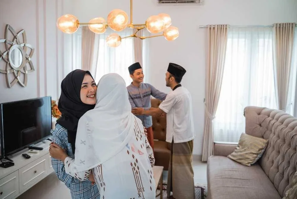 PERSAHABATAN yang ikhlas tidak dibina atas kepentingan dunia semata-mata, tetapi atas dasar iman dan takwa. -Foto: CANVA