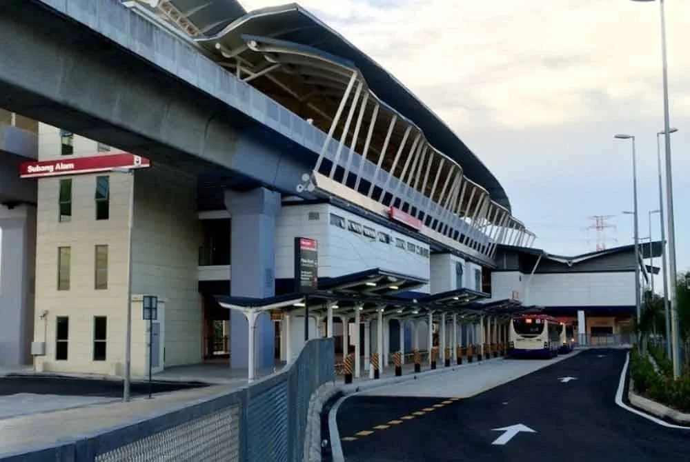 Stesen Subang Alam.