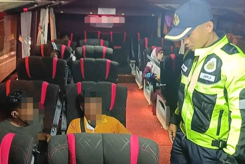 Antara warga asing yang disaman kerana gagal memakai tali pinggang keledar dalam operasi dijalankan di di sekitar Chendering dan Terminal Bas Kuala Terengganu pada Khamis.