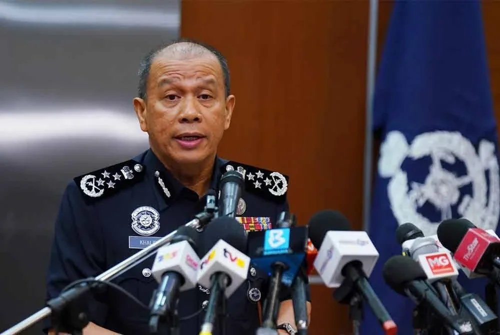 Mohd Khalid ketika sidang akhbar di Bukit Aman pada Jumaat