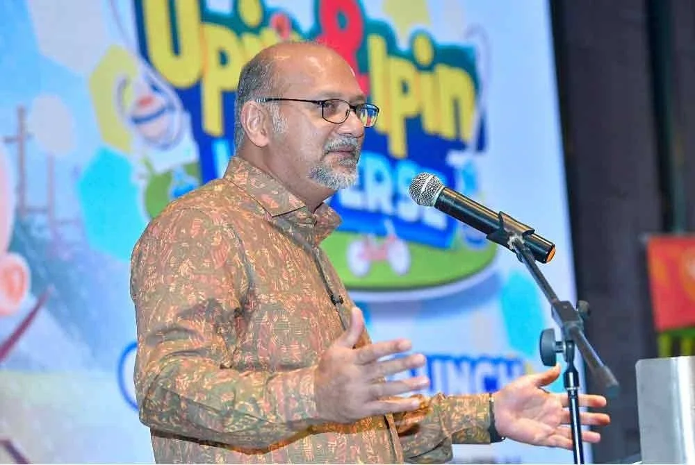 Gobind menyampaikan ucapan pada Majlis Pelancaran Permainan Video Upin & Ipin Universe di Kuala Lumpur pada Jumaat. - Foto: Bernama