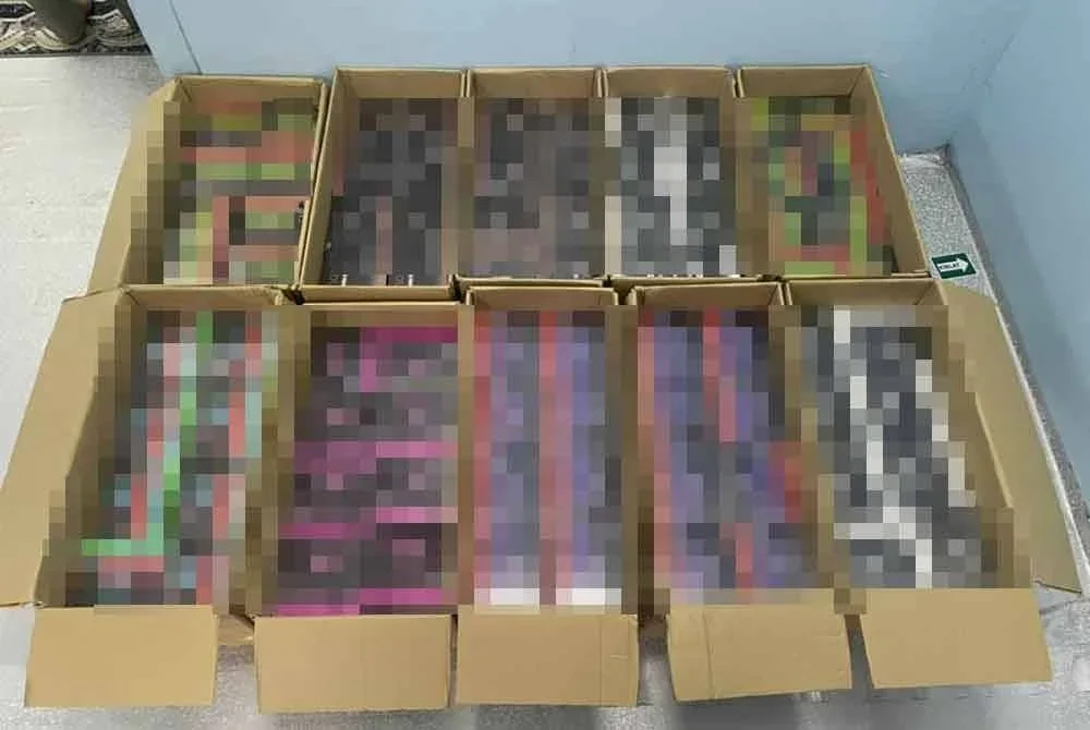 Batalion 9 PGA merampas sebanyak 2,600 unit rokok elektronik dianggarkan bernilai RM520,000 dalam satu operasi di kawasan pangkalan haram Tengkorak, dekat Pengkalan Kubor. Foto FB Briged Tenggara PGA Rasmi