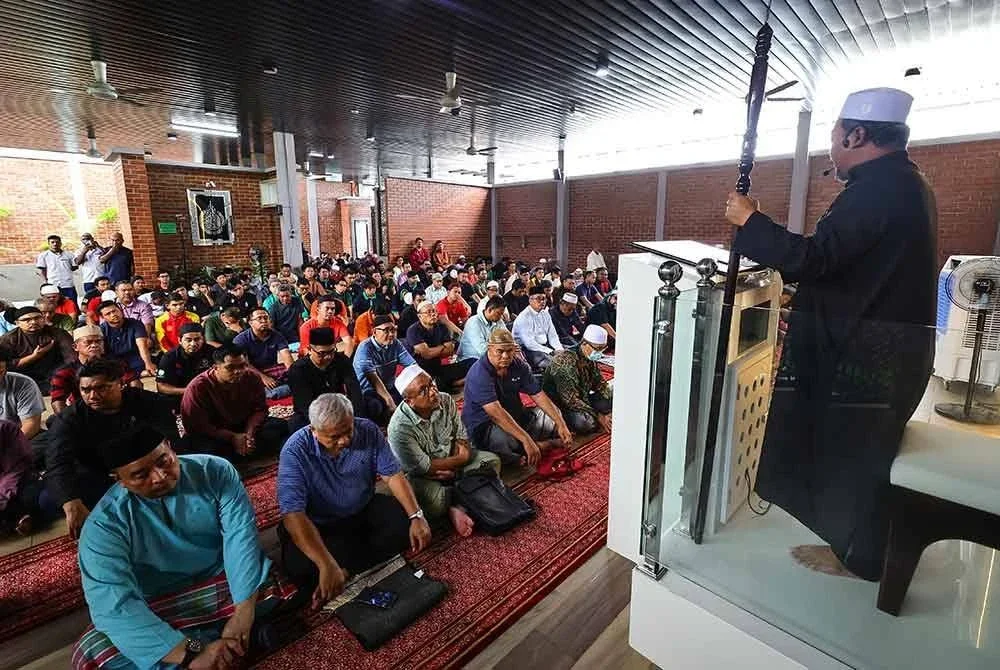 Surau Madani diisytiharkan sebagai surau pertama di lebuh raya mendapat kelulusan mendirikan solat Jumaat bermula hari ini. Foto Bernama