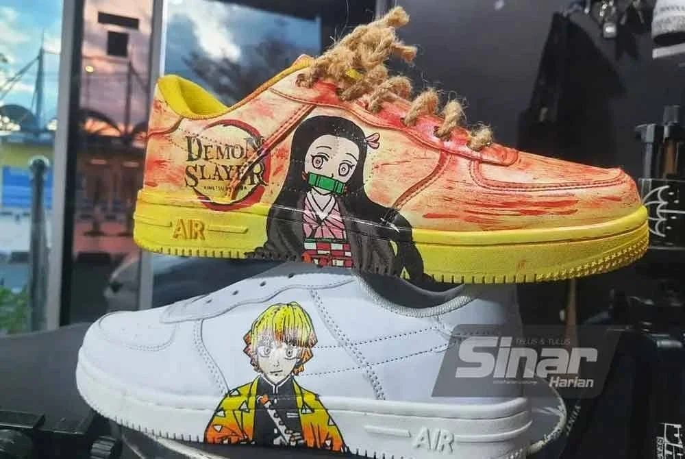 Antara lukisan anime yang mendapat tempahan pelanggan. Foto Redzuan