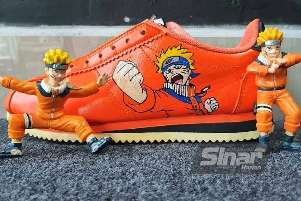 Antara lukisan anime Naruto yang dihasilkan Redzuan. Foto Redzuan