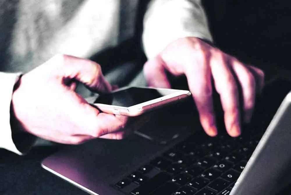 Mangsa diperdaya dengan tawaran pekerjaan sambilan tidak wujud melalui sebuah aplikasi e-dagang popular. Foto hiasan