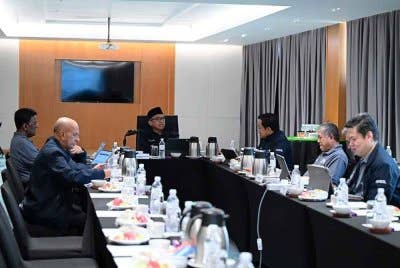 Shamsul Azri dalam Mesyuarat Ahli Lembaga Pengarah kali ke-32 sempena pemukiman MRL yang bermula semalam di Melaka. Foto Facebook Shamsul Azri bin Abu Bakar