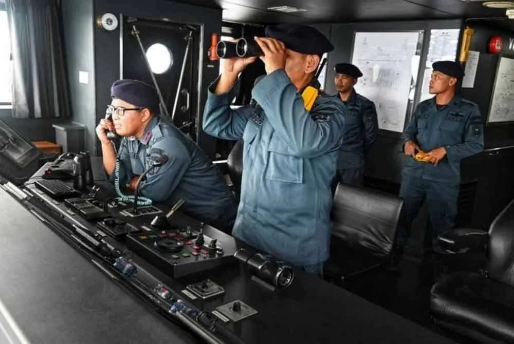 Pihak berkuasa Indonesia berikrar akan meneruskan operasi SAR secara besar-besaran bagi mengesan 29 individu yang masih hilang - Foto: Agensi
