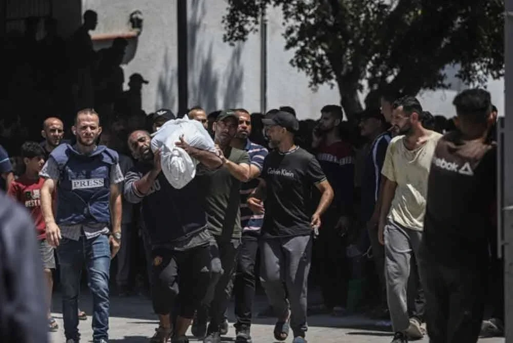 25 orang terbunuh apabila pesawat perang Israel mengebom dua rumah yang menempatkan keluarga yang kehilangan tempat tinggal di kawasan Sheikh Radwan dan Al-Nasr - Foto: Agensi