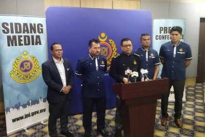 Aedy Fadly (tengah).