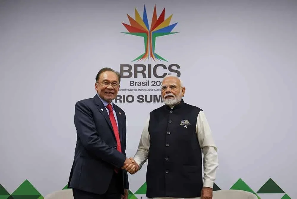 Anwar dan rakan sejawatannya dari India, Narendra Modi mengadakan pertemuan di Rio de Janeiro ketika menghadiri Sidang Kemuncak Pemimpin BRICS.Foto Bernama