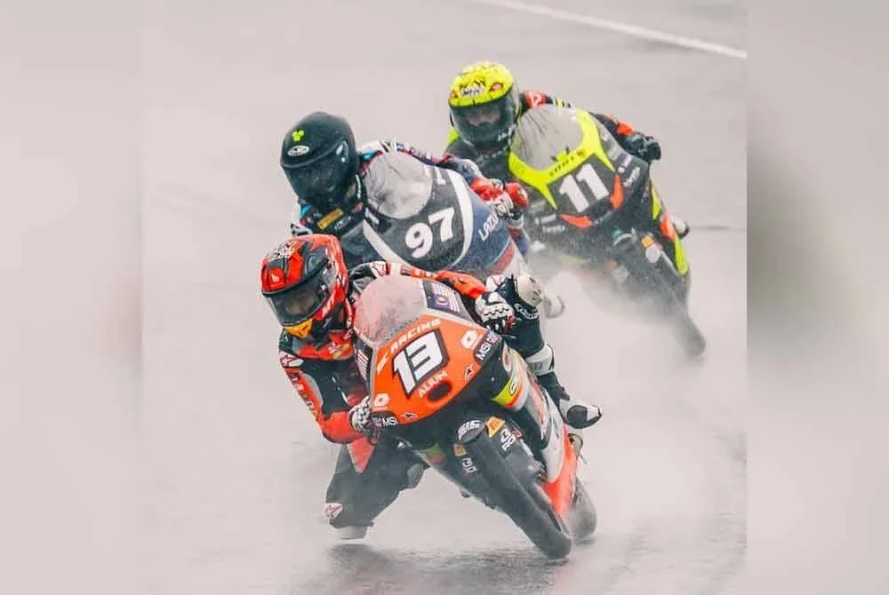 Keadaan Litar Magny-Cours menjadi cabaran buat Hakim Danish dan pelumba lain semasa Pusingan Pusingan Ketiga Kejuaraan Dunia FIM JuniorGP.