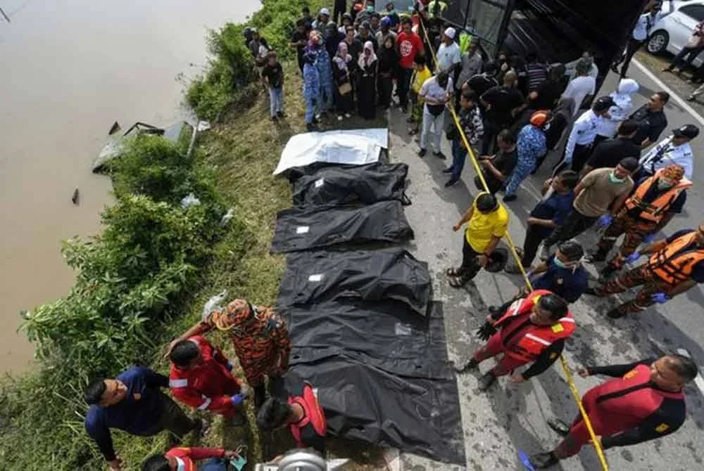 Misteri kehilangan enam beranak sejak Sabtu lepas akhirnya terjawab apabila waris mengesahkan mayat yang ditemukan di dalam kereta yang berada di dalam Sungai Korok di Kampung Kemboja