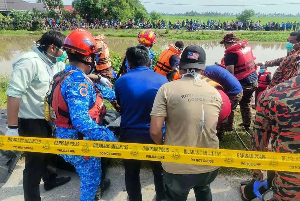 Enam sekeluarga ditemukan meninggal dunia di dalam kereta yang terjunam di Sungai Korok, Jitra pada pagi Isnin.
